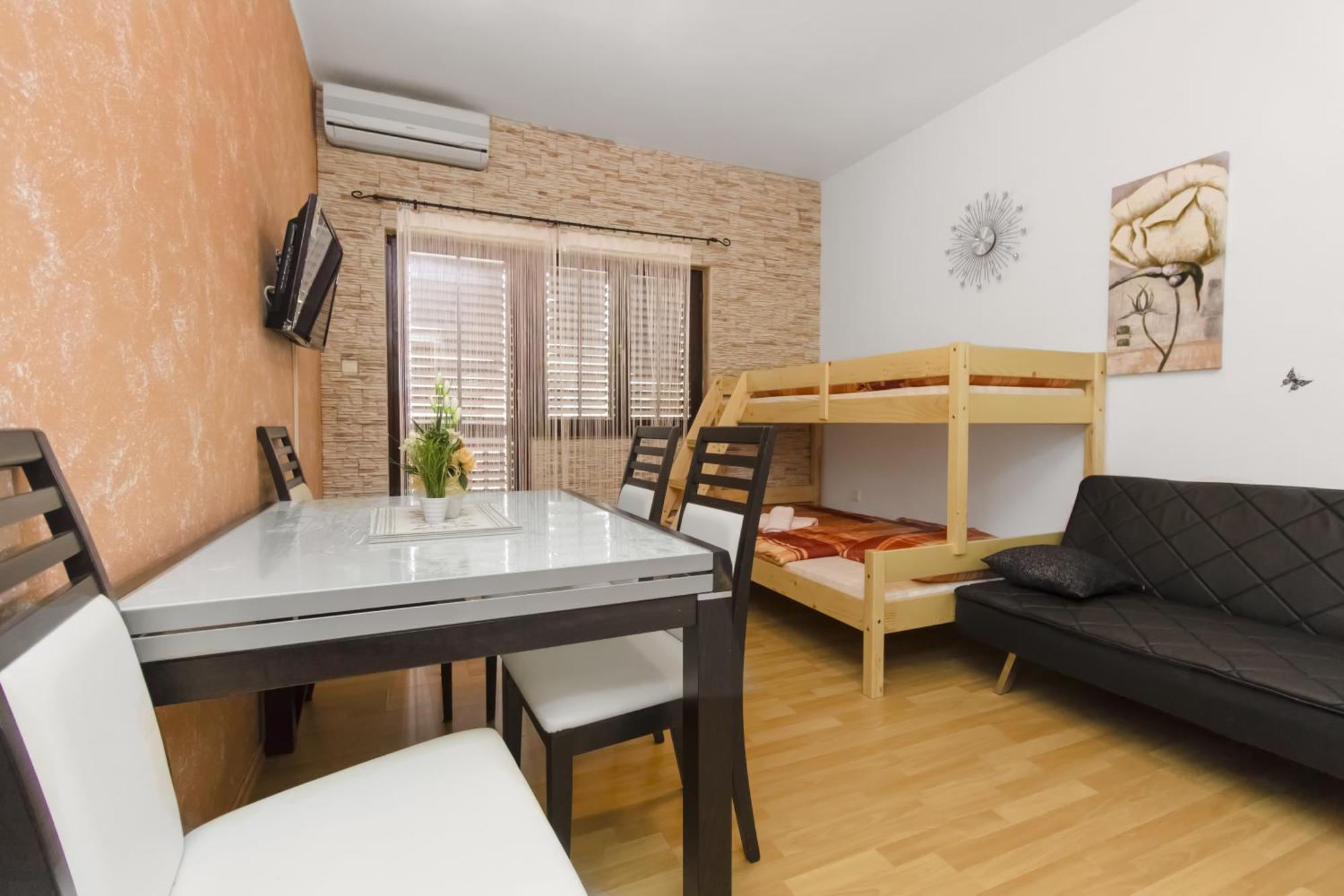 Apartments Maky & Dino Vodice Quarto foto